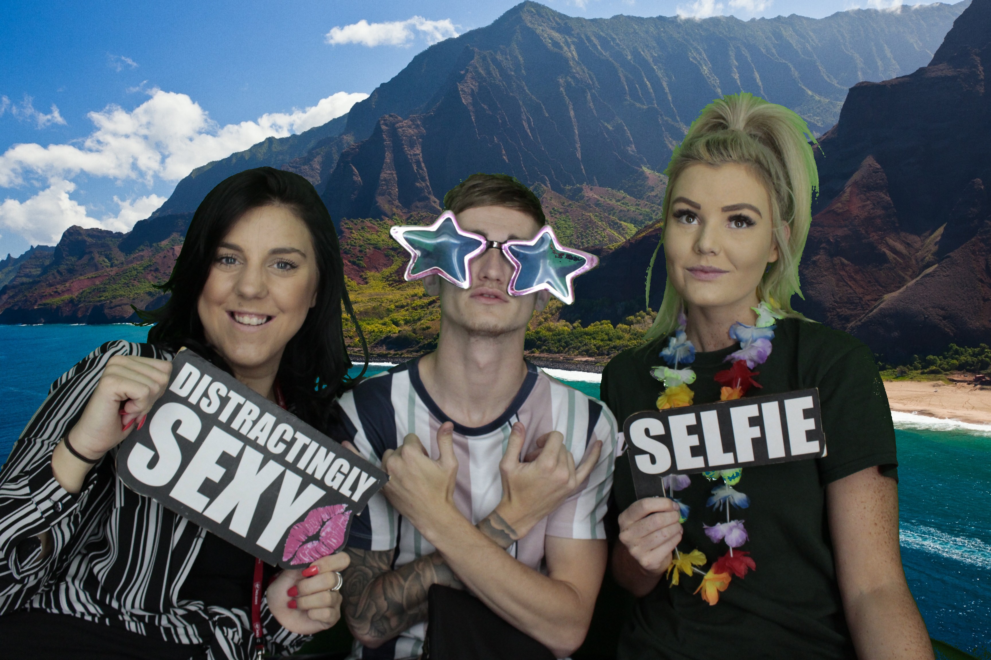Hawaii Theme Virgin Holidays | View more photos from the event at gallery.myphotoboothexperience.co.uk/u/MyPhotoBoothExperienceLtd/Hawaii-Theme-Virgin-Holidays